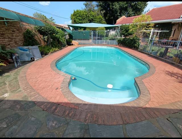 4 BEDROOM HOUSE FOR SALE IN PROTEA PARK